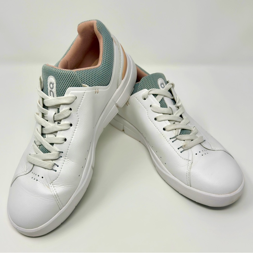 On Shoes - The Roger Advantage Womens 8.5, Eur 40, Vegan Leather, Like New